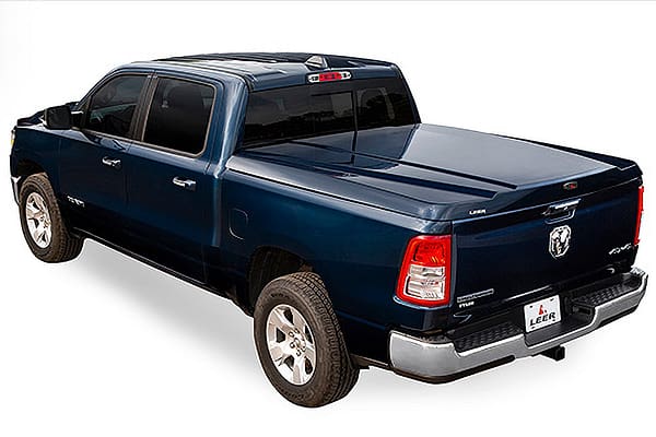 700-RAM-1500-2020-3-4-Rear-Drvr-white-A3-Enhanced-SR3 Leer 700 Fiberglass Bed Cover 1